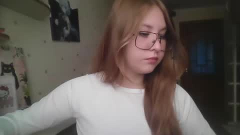 Snapshot of cute_minx chatting on October 1, 9:03 am Veronica online show from October 1, 9:03 am