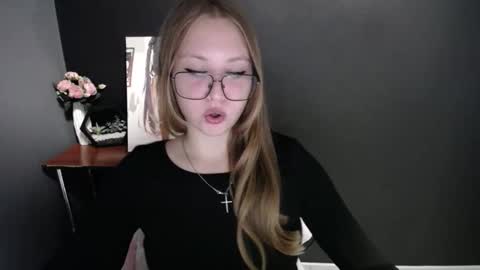 Snapshot of cute_minx chatting on October 7, 6:51 am Veronica online show from October 7, 6:51 am