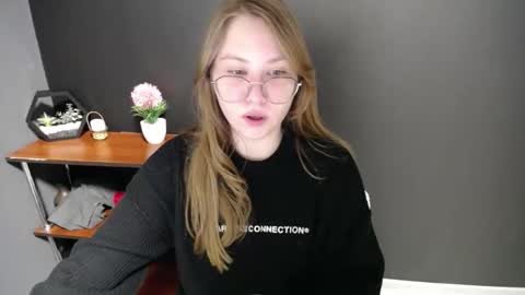 Snapshot of cute_minx chatting on February 17, 7:36 am Veronica online show from February 17, 7:36 am