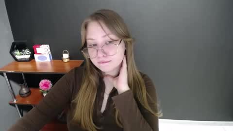 Snapshot of cute_minx chatting on February 7, 7:29 am Veronica online show from February 7, 7:29 am