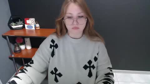 Snapshot of cute_minx chatting on December 23, 7:49 am Veronica online show from December 23, 7:49 am