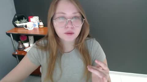 Snapshot of cute_minx chatting on December 20, 7:44 am Veronica online show from December 20, 7:44 am