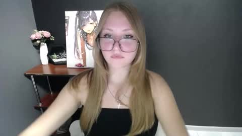 Snapshot of cute_minx chatting on September 18, 8:13 am Veronica online show from September 18, 8:13 am