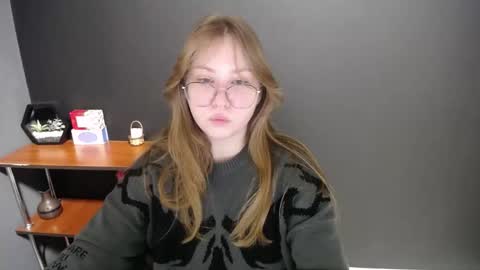 Snapshot of cute_minx chatting on February 10, 7:15 am Veronica online show from February 10, 7:15 am