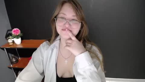 Snapshot of cute_minx chatting on February 27, 8:06 am Veronica online show from February 27, 8:06 am