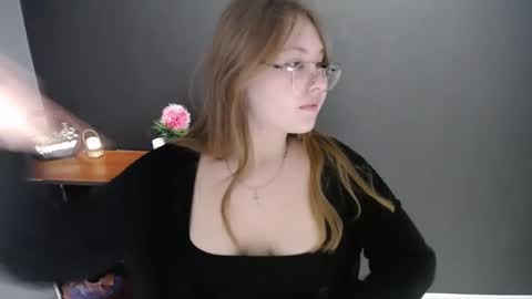 Snapshot of cute_minx chatting on February 21, 7:22 am Veronica online show from February 21, 7:22 am