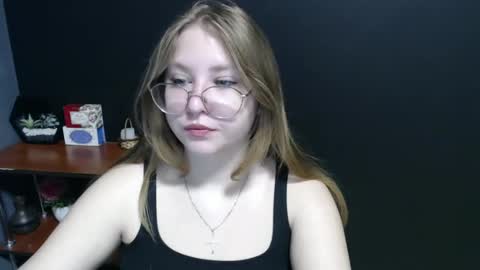 Snapshot of cute_minx chatting on January 21, 7:37 am Veronica online show from January 21, 7:37 am