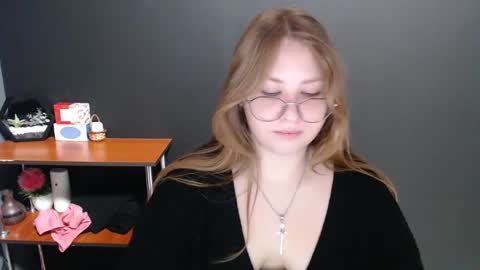 Snapshot of cute_minx chatting on January 7, 8:03 am Veronica online show from January 7, 8:03 am