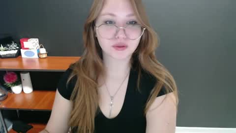 Snapshot of cute_minx chatting on December 31, 7:20 am Veronica online show from December 31, 7:20 am