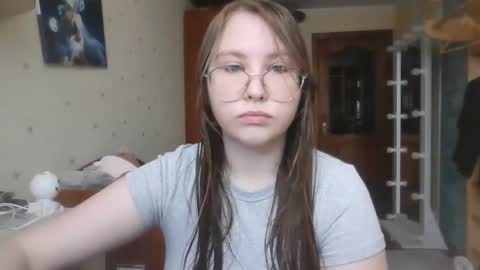 Snapshot of cute_minx chatting on March 9, 11:03 am Veronica online show from March 9, 11:03 am
