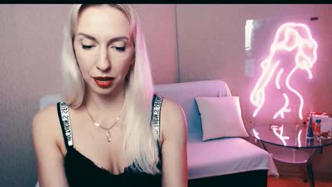 cute_smile_shy online show from November 4, 8:36 pm