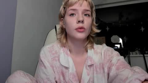 Snapshot of cuteasfuck_ chatting on October 4, 2:43 pm Amy online show from October 4, 2:43 pm