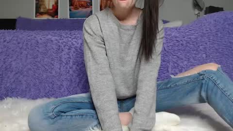 Snapshot of cuteemouse chatting on December 13, 12:06 pm Anna online show from December 13, 12:06 pm