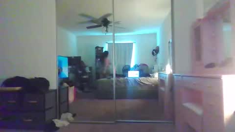 cutehurricane online show from December 3, 6:54 pm