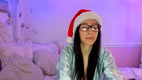 Snapshot of cutelittlemama0418 chatting on December 13, 2:16 pm Cutelittlemama0418 Lola online show from December 13, 2:16 pm