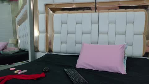 cutepetitee online show from November 16, 8:09 pm