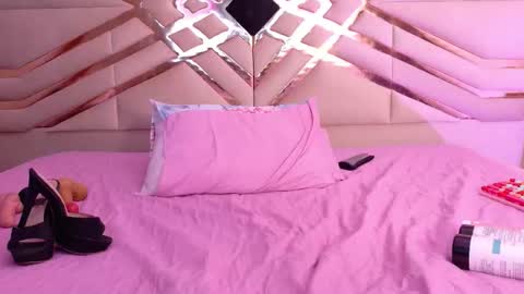 cutepetitee online show from November 12, 8:07 pm