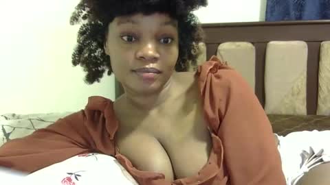 Snapshot of cutermilly chatting on December 9, 7:50 am cutermilly online show from December 9, 7:50 am