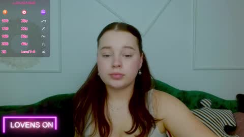 Snapshot of cutie__cutiee_ chatting on October 16, 10:23 pm Nika online show from October 16, 10:23 pm