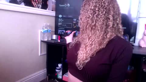 cutiekaylee online show from October 19, 11:40 pm