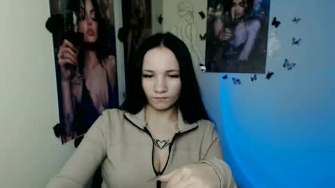 Emma online show from November 14, 9:15 pm