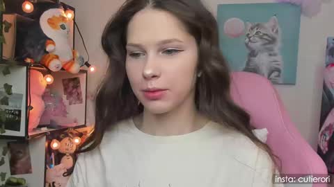 Snapshot of cutierori chatting on March 5, 11:27 pm Rori  Instagram cutierori  online show from March 5, 11:27 pm