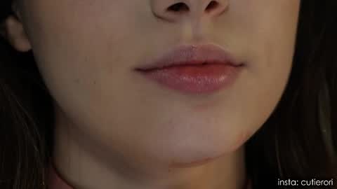 Snapshot of cutierori chatting on October 2, 5:45 am Rori  Instagram cutierori  online show from October 2, 5:45 am