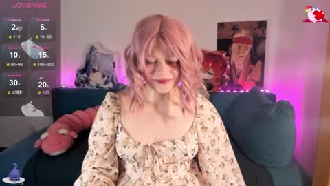 Snapshot of cutiesue chatting on December 9, 12:23 am CutieSue online show from December 9, 12:23 am