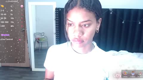 Snapshot of daddysneakinme chatting on January 4, 7:44 pm Anny online show from January 4, 7:44 pm