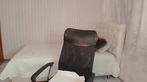 daeneryslove_doll online show from November 5, 2:11 pm