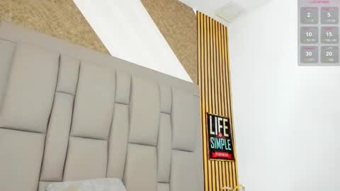 daffnelewis online show from February 25, 11:54 am