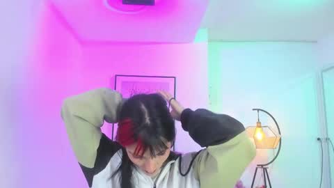 dafne huges online show from March 2, 12:36 pm