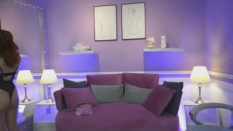 Dahlia Grey online show from November 11, 11:40 am