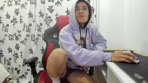 Snapshot of daila_ chatting on March 4, 3:33 am daila_ online show from March 4, 3:33 am