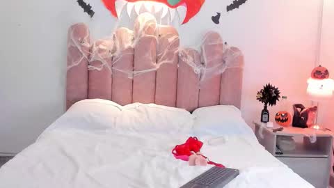 Snapshot of daisy93_ chatting on October 17, 6:33 pm D A I S Y online show from October 17, 6:33 pm