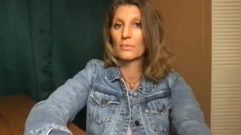 Daisy137 online show from January 5, 1:24 am