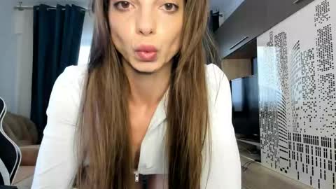 Snapshot of daisysland chatting on September 21, 8:35 am Beatrice online show from September 21, 8:35 am