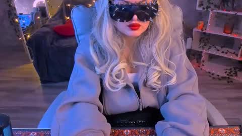 Daisy online show from February 19, 2:16 pm