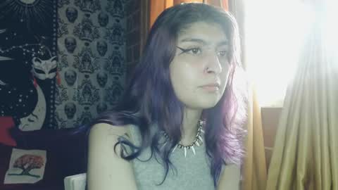 Snapshot of dak_7 chatting on January 31, 10:42 pm -- -- help me reach 100 hands up online show from January 31, 10:42 pm