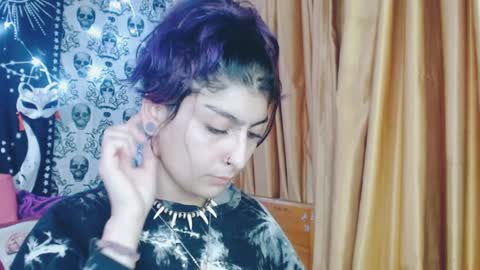 Snapshot of dak_7 chatting on February 9, 12:40 am -- -- help me reach 100 hands up online show from February 9, 12:40 am