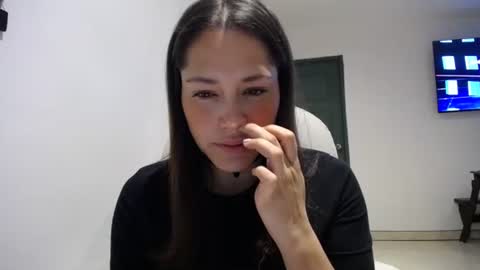 IG  dakotasofiaa online show from April 12, 2:36 am