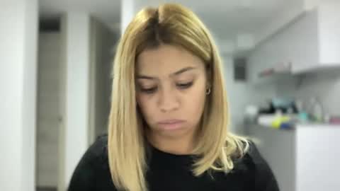 Dakota Fenty online show from October 27, 12:50 am