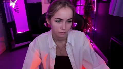 dakotaajohnnson online show from November 4, 8:30 am