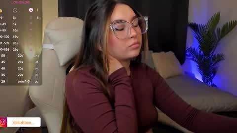 dakottaa__ online show from November 26, 12:55 am