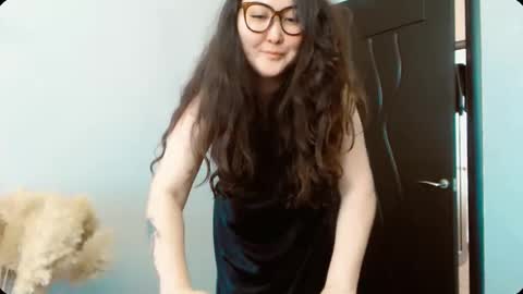 Snapshot of dalidayes chatting on October 20, 6:27 am Dali online show from October 20, 6:27 am