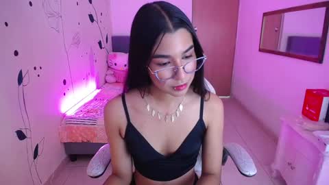 Snapshot of dana_paula chatting on February 22, 3:56 am dana_paula online show from February 22, 3:56 am