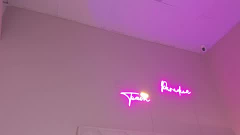 Hi I am Dani online show from September 15, 11:51 am