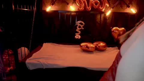 danielareign online show from February 7, 7:01 am