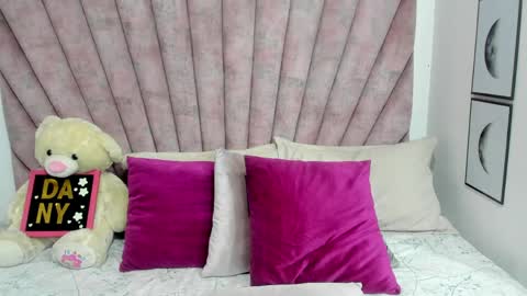 DaniiBelluci  online show from April 12, 3:42 am