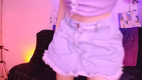 Snapshot of danita_veelz chatting on March 10, 1:45 am danita_veelz online show from March 10, 1:45 am